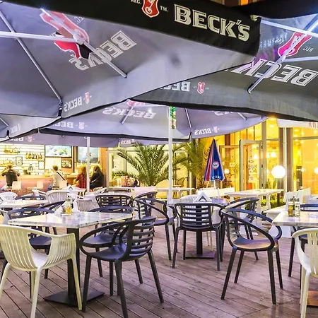 Ξενοδοχείο με διαμερίσματα Admiral Plaza 4*